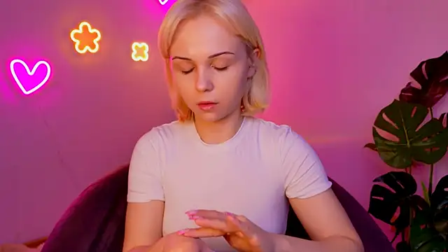 Charlotte Colinss online show from 04-08-26, 03:30