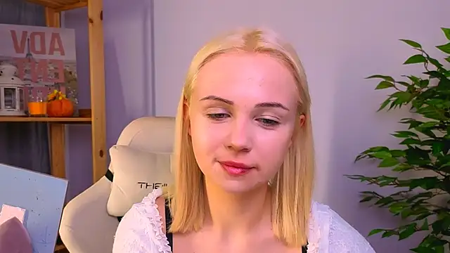 Charlotte Colinss online show from 11-05-25, 02:25