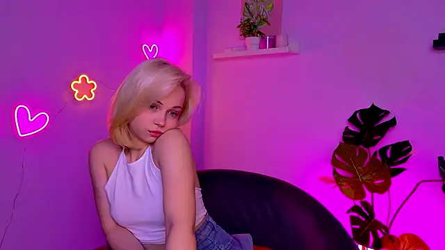 Charlotte Colinss online show from 03-09-26, 03:43