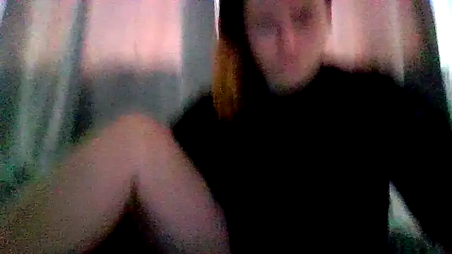 Snapshot of RUBY-ROSE-SWINGS chatting on 10-21-25, 09:52 RUBY-ROSE-SWINGS online show from 10-21-25, 09:52
