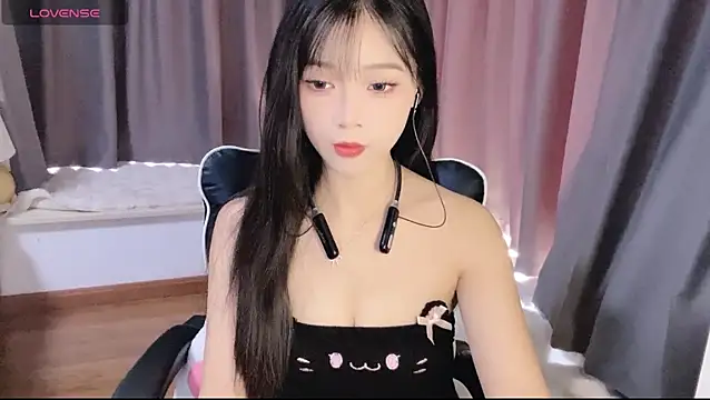 Snapshot of Cicicici-cc chatting on 10-28-25, 02:34 Cicicici-cc online show from 10-28-25, 02:34