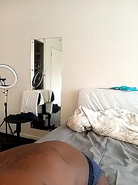 Snapshot of WaiterZim chatting on 10-11-25, 06:25 WaiterZim online show from 10-11-25, 06:25