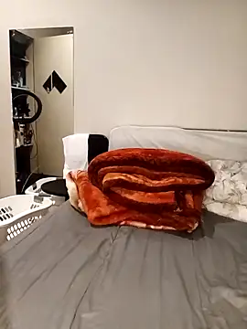 Snapshot of WaiterZim chatting on 10-21-25, 10:53 WaiterZim online show from 10-21-25, 10:53