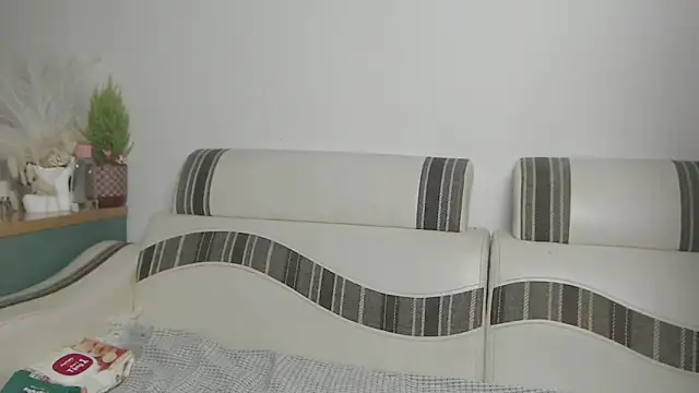 Suzie Wet Cave online show from 12-16-25, 11:47