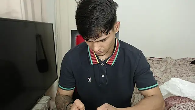 Alex mojica online show from 10-15-25, 05:17