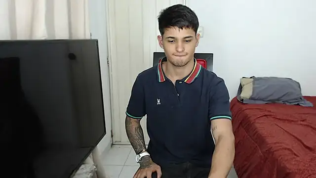 Alex mojica online show from 11-07-25, 05:12