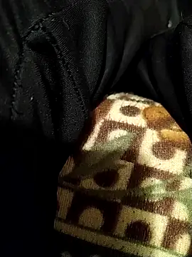 Snapshot of Mumuska chatting on 10-28-25, 03:33 Mumuska online show from 10-28-25, 03:33