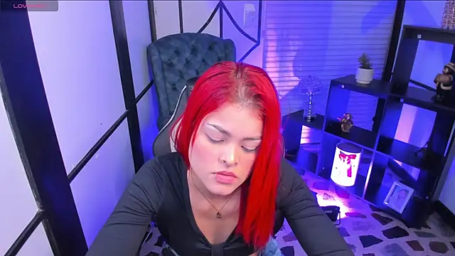 NahomiRichards  online show from 12-19-25, 04:27