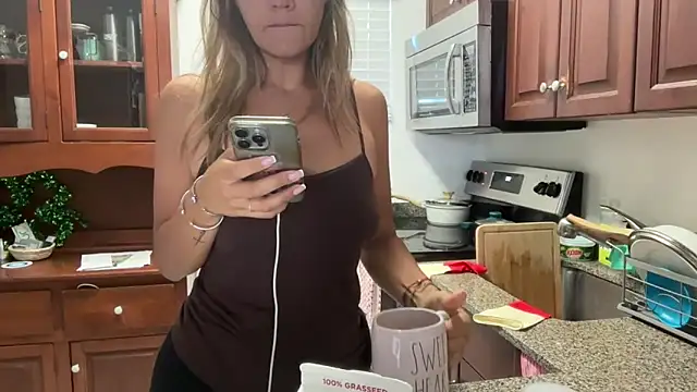 prettyykitty22 online show from 05-07-26, 01:03