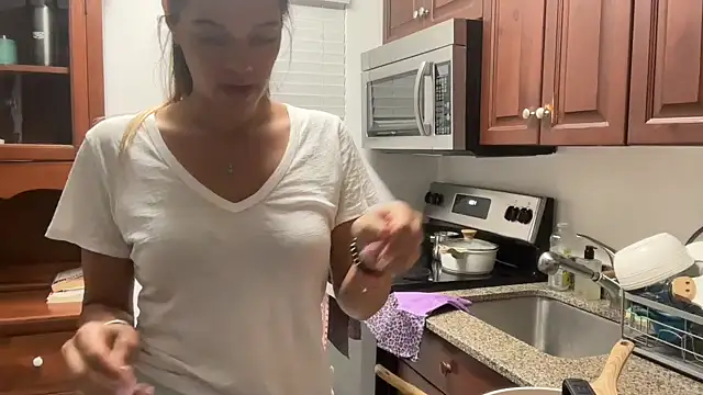 prettyykitty22 online show from 05-02-26, 02:06