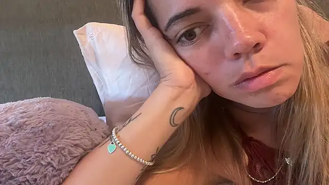 prettyykitty22 online show from 07-26-26, 04:14