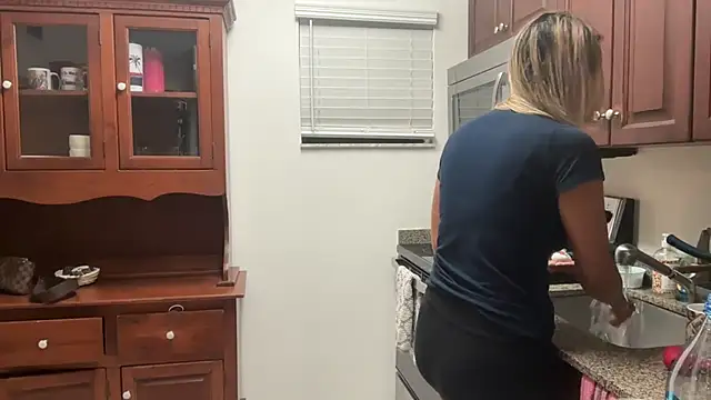 prettyykitty22 online show from 11-03-25, 12:38