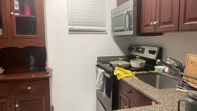 prettyykitty22 online show from 11-11-25, 02:28