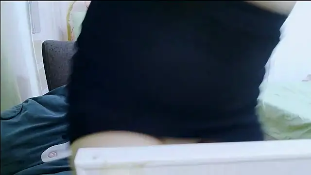 Snapshot of Winnie-01 chatting on 05-19-26, 12:59 Winnie-01 online show from 05-19-26, 12:59