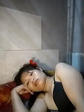 Snapshot of LinhNa999 chatting on 10-08-25, 01:29 LinhNa999 online show from 10-08-25, 01:29