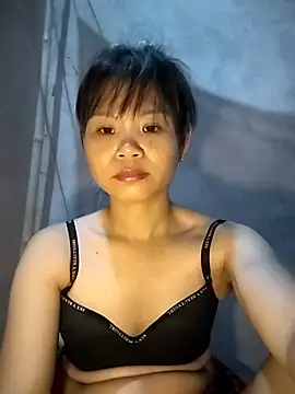 Snapshot of LinhNa999 chatting on 09-23-25, 04:52 LinhNa999 online show from 09-23-25, 04:52