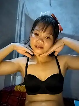 Snapshot of LinhNa999 chatting on 09-21-25, 12:43 LinhNa999 online show from 09-21-25, 12:43