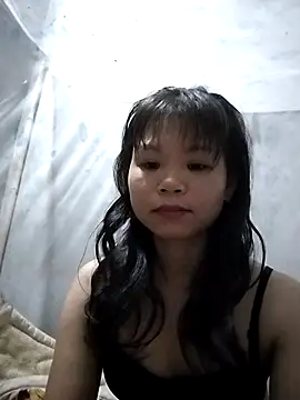 Snapshot of LinhNa999 chatting on 10-13-25, 12:23 LinhNa999 online show from 10-13-25, 12:23