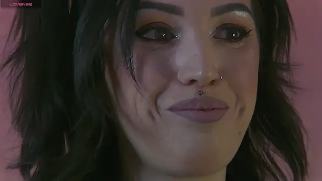 EnyaHazell online show from 11-26-25, 07:25