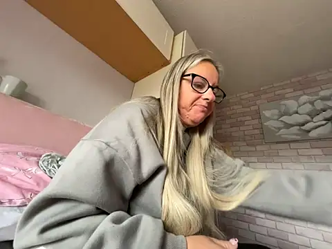 Anastasia-BlondeXX online show from 04-09-26, 11:27