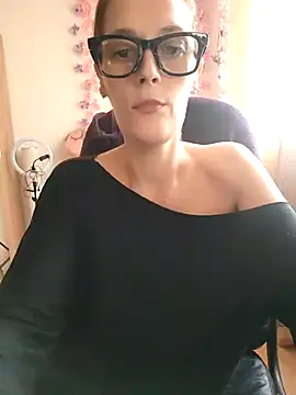 Snapshot of Mila_Luciphya chatting on 11-09-25, 12:42 Mila Luciphya online show from 11-09-25, 12:42