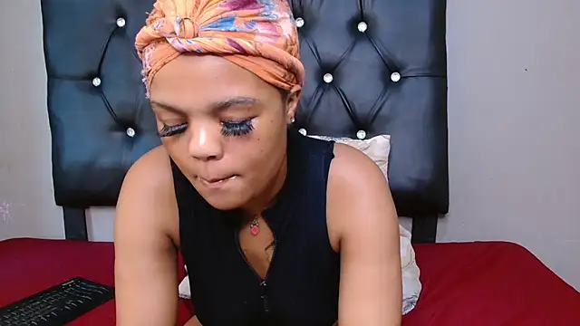 SEXYFISHXX online show from 10-14-25, 08:37