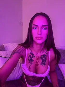 Snapshot of Nikki__Foxx chatting on 10-25-25, 07:07 Nikki  Foxx online show from 10-25-25, 07:07