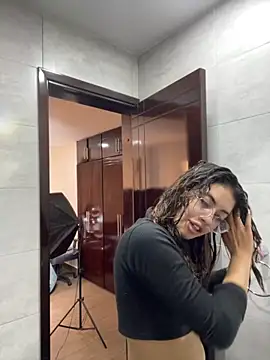 Snapshot of Isabela_Colins chatting on 09-10-25, 12:04 Isabela Colins online show from 09-10-25, 12:04