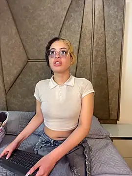 Snapshot of Isabela_Colins chatting on 11-04-25, 12:31 Isabela Colins online show from 11-04-25, 12:31