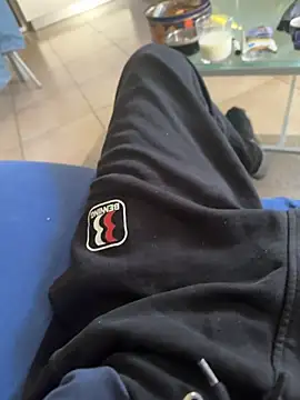 Manu97k online show from 10-26-25, 08:59