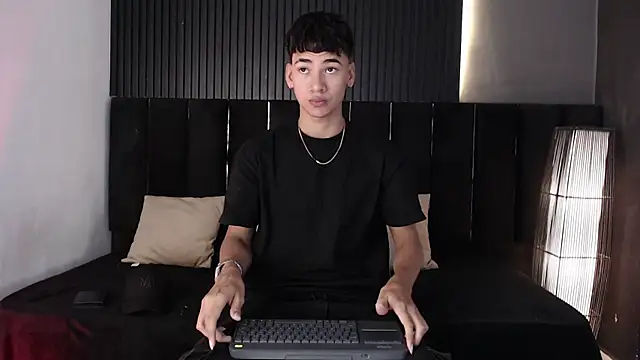 Dominic ghost online show from 11-30-25, 09:26