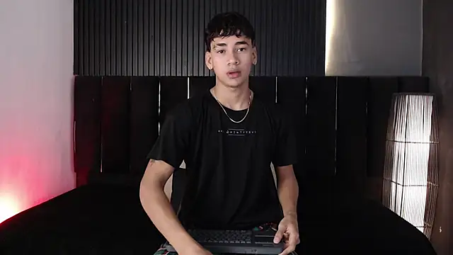 Dominic ghost online show from 12-19-25, 04:27