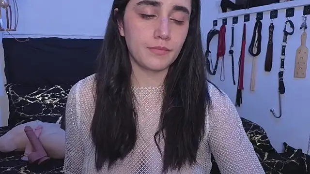 elowen halley1 online show from 11-08-25, 09:51