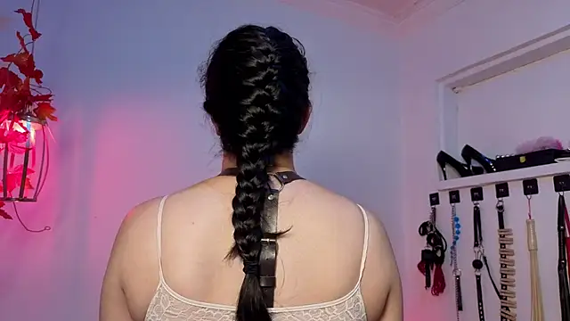 elowen halley1 online show from 02-24-26, 07:26