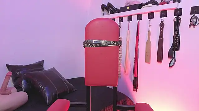 elowen halley1 online show from 02-06-26, 08:05