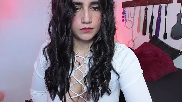 elowen halley1 online show from 05-18-26, 06:45
