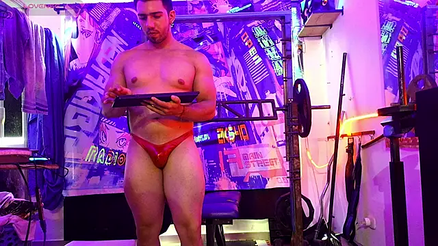 Liam forest  online show from 04-12-26, 06:33