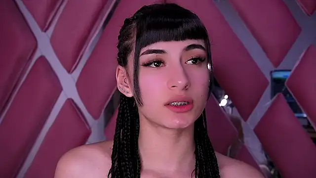 Snapshot of Alynn_Bri_ chatting on 04-05-26, 03:35 Alynn Bri online show from 04-05-26, 03:35