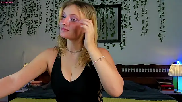 Ariana Spring online show from 09-21-25, 01:49