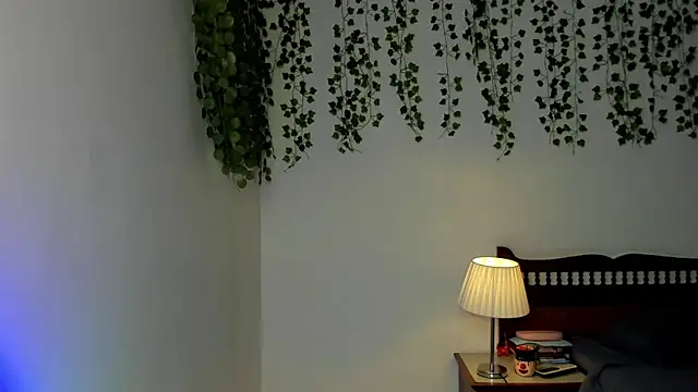 Ariana Spring online show from 10-31-25, 04:31