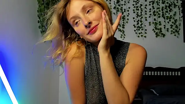 Ariana Spring online show from 11-19-25, 12:38