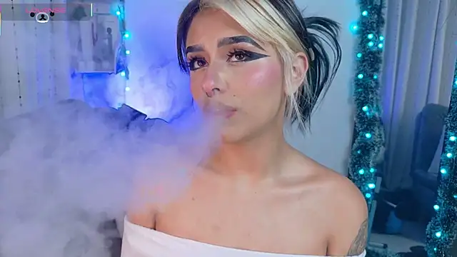 blue kitten online show from 12-18-25, 05:01