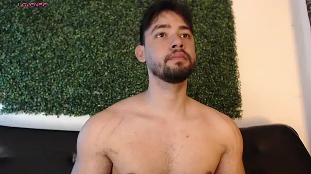 Snapshot of sam_ford_2 chatting on 02-10-26, 12:53 sam ford 2 online show from 02-10-26, 12:53