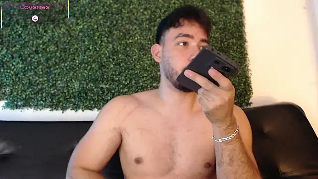 Snapshot of sam_ford_2 chatting on 02-27-26, 01:39 sam ford 2 online show from 02-27-26, 01:39