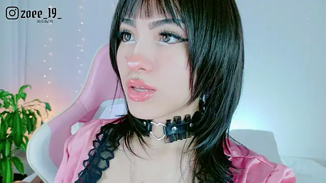 cuteezoe online show from 05-02-26, 04:07
