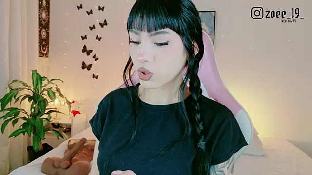 cuteezoe online show from 05-18-26, 04:29