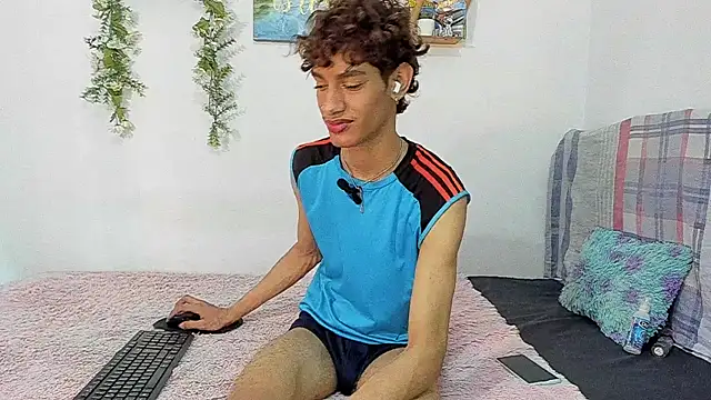 Snapshot of Peterfrost19 chatting on 11-09-25, 03:32 Peterfrost19 online show from 11-09-25, 03:32