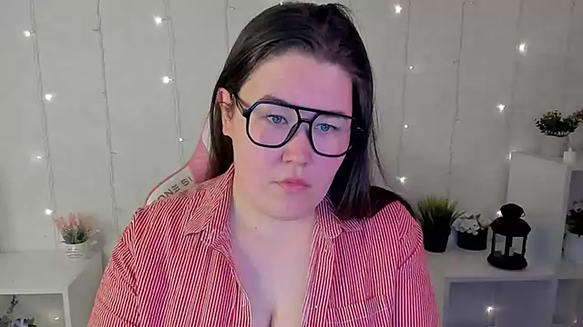 Tara Torres online show from 11-11-25, 03:56