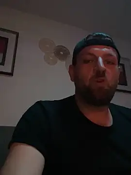 Snapshot of madmiki chatting on 11-14-25, 12:14 madmiki online show from 11-14-25, 12:14