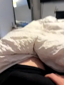 Snapshot of K13XXXX chatting on 09-26-25, 10:33 K13XXXX online show from 09-26-25, 10:33